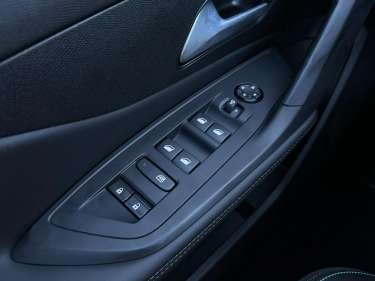PEUGEOT 308 1.5 BlueHDI 130 EAT8 Allure