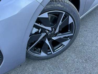 PEUGEOT 308 1.5 BlueHDI 130 EAT8 Allure