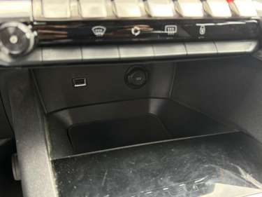PEUGEOT 3008 1.6 BlueHDI 120 Active Business