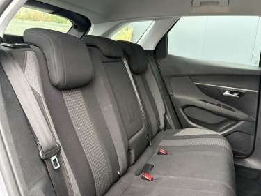 PEUGEOT 3008 1.6 BlueHDI 120 Active Business