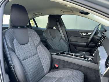 VOLVO S60 B4 197 MHEV Core +