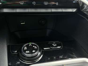 PEUGEOT 3008 1.5 BlueHDI 130 Roadtrip