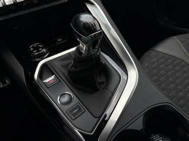 PEUGEOT 3008 1.5 BlueHDI 130 Roadtrip