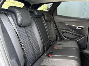 PEUGEOT 3008 1.5 BlueHDI 130 Roadtrip