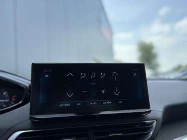 PEUGEOT 3008 1.5 BlueHDI 130 Roadtrip