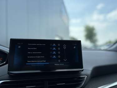 PEUGEOT 3008 1.5 BlueHDI 130 Roadtrip