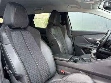 PEUGEOT 3008 1.5 BlueHDI 130 Roadtrip