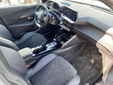 PEUGEOT 2008 1.5 BlueHDI 130 EAT8 GT Pack