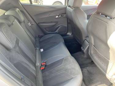 PEUGEOT 2008 1.5 BlueHDI 130 EAT8 GT Pack