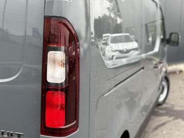 RENAULT TRAFIC L2H1 3T 2.0 BlueDCI 150 Auto9 Extra
