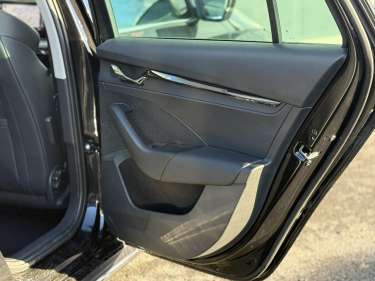 SKODA OCTAVIA COMBI 2.0 TDI 115 DSG Clever