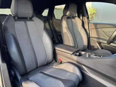 PEUGEOT 3008 1.5 BlueHDI 130 EAT8 Allure Pack