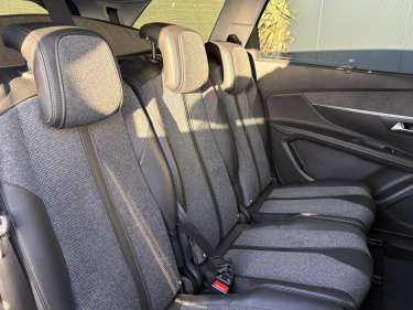 PEUGEOT 5008 1.5 BlueHDI 130 EAT8 Allure Business