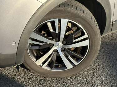 PEUGEOT 5008 1.5 BlueHDI 130 EAT8 Allure Business