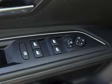 PEUGEOT 5008 1.5 BlueHDI 130 EAT8 Allure Business