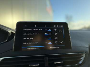 PEUGEOT 5008 1.5 BlueHDI 130 EAT8 Allure Business