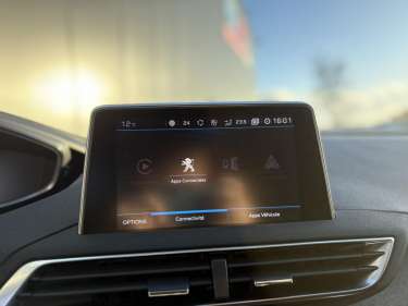 PEUGEOT 5008 1.5 BlueHDI 130 EAT8 Allure Business