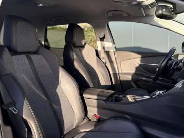 PEUGEOT 5008 1.5 BlueHDI 130 EAT8 Allure Business