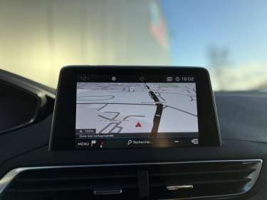 PEUGEOT 5008 1.5 BlueHDI 130 EAT8 Allure Business