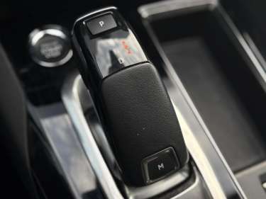 PEUGEOT 3008 1.5 BlueHDI 130 EAT8 Allure Pack