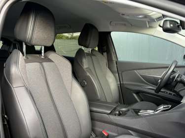 PEUGEOT 3008 1.5 BlueHDI 130 EAT8 Allure Pack