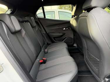 PEUGEOT 2008 1.5 BlueHDI 130 EAT8 GT