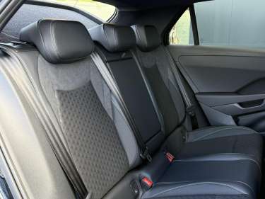 VW T-ROC NV 1.5 eTSI Hybrid DSG7 150 R-Line