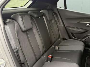 PEUGEOT 2008 Hybrid 136 e-DSC6 GT