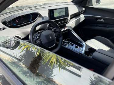 PEUGEOT 3008 Plug-in Hybrid 180 Allure e-EAT8