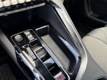 PEUGEOT 3008 Plug-in Hybrid 180 Allure e-EAT8