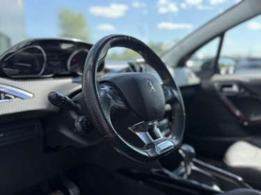 PEUGEOT 2008 1.5 BlueHDI 120 EAT6 GT Line