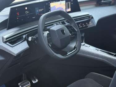 PEUGEOT 5008 NV Hybrid 145 e-DSC6 GT