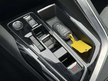 PEUGEOT 3008 Plug-in Hybrid 180 Allure e-EAT8
