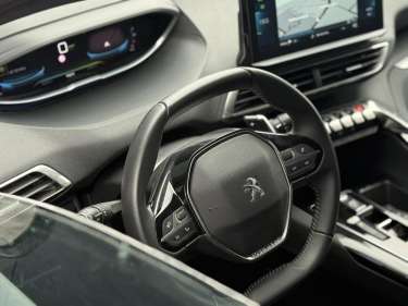 PEUGEOT 3008 Plug-in Hybrid 180 Allure e-EAT8
