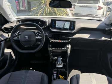 PEUGEOT 2008 1.2 PureTech 130 EAT8 Allure Pack
