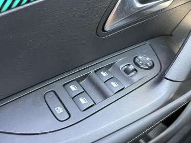 PEUGEOT 2008 1.2 PureTech 130 EAT8 Allure Pack