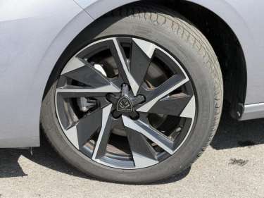 PEUGEOT 308 1.5 BlueHDI 130 EAT8 Allure