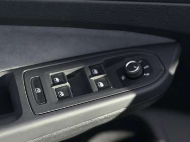 VW GOLF 8 1.5 eTSI 150 DSG R-Line