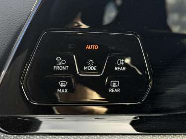 VW GOLF 8 1.5 eTSI 150 DSG R-Line